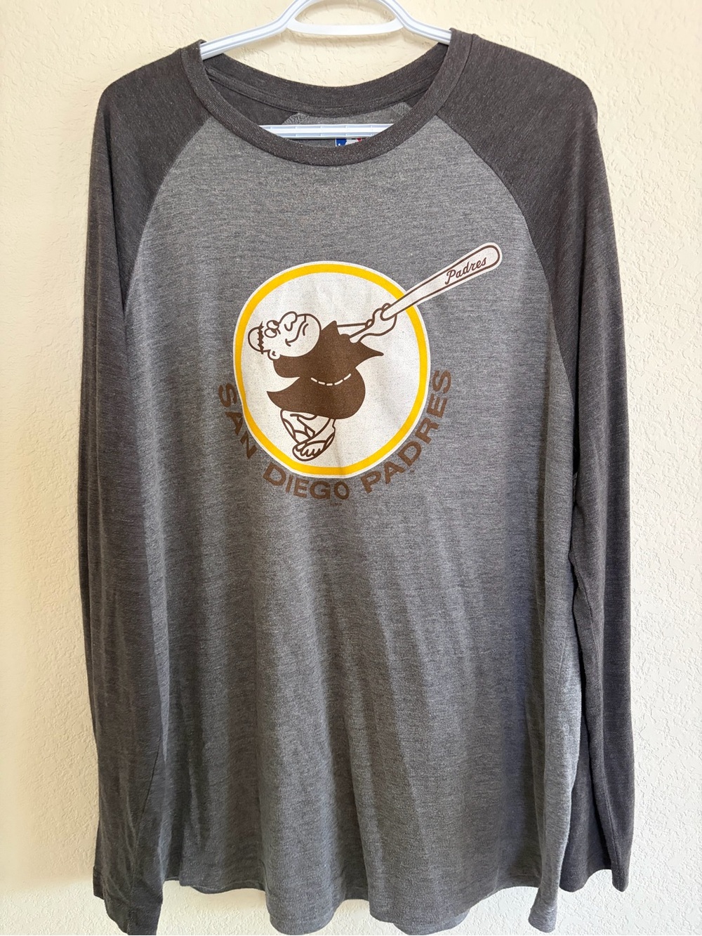 Genuine Merchandise Gray Crewneck Tee with MLB Padres Logo XL